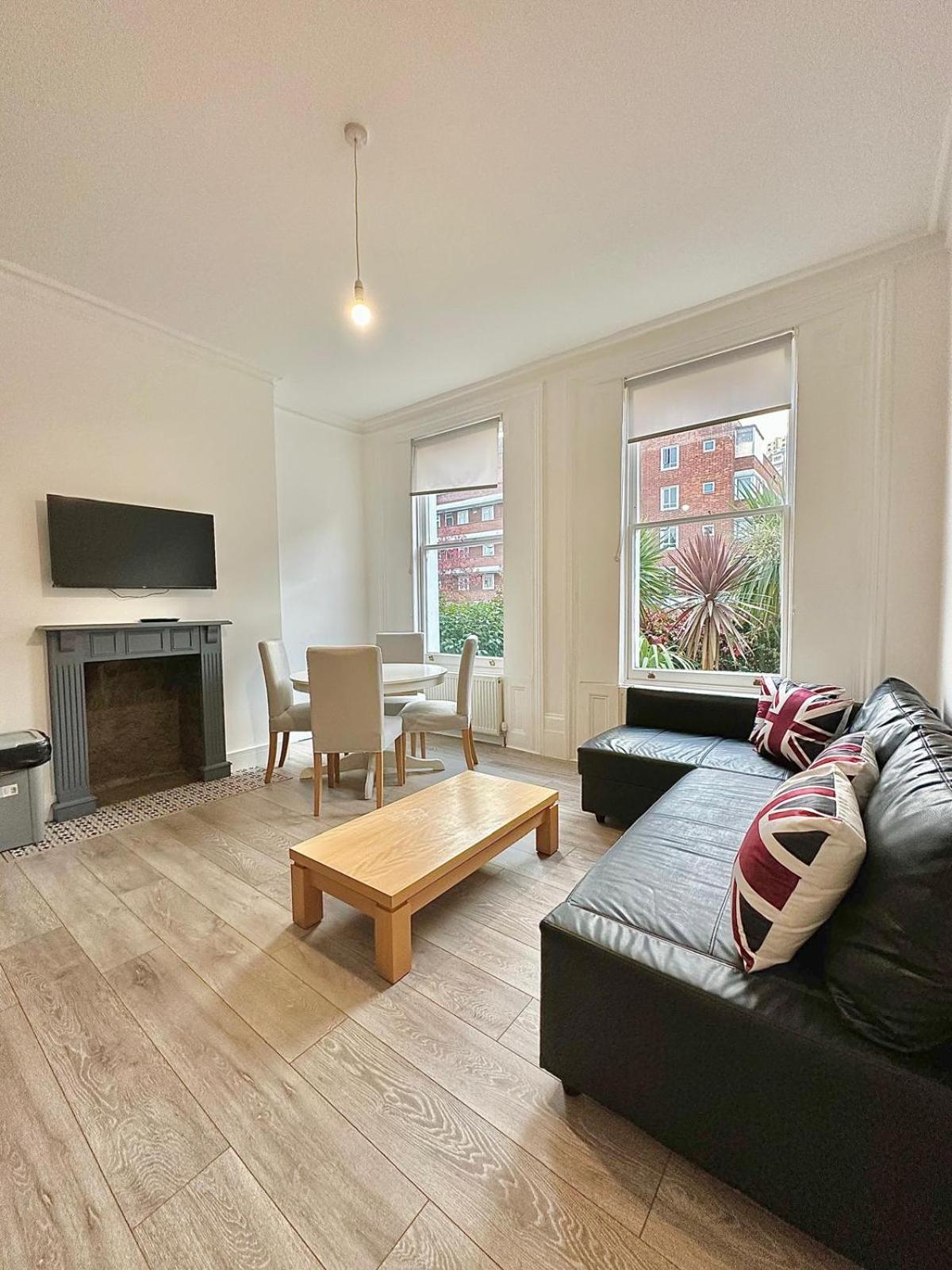 Flat B Stockwell Apartment *