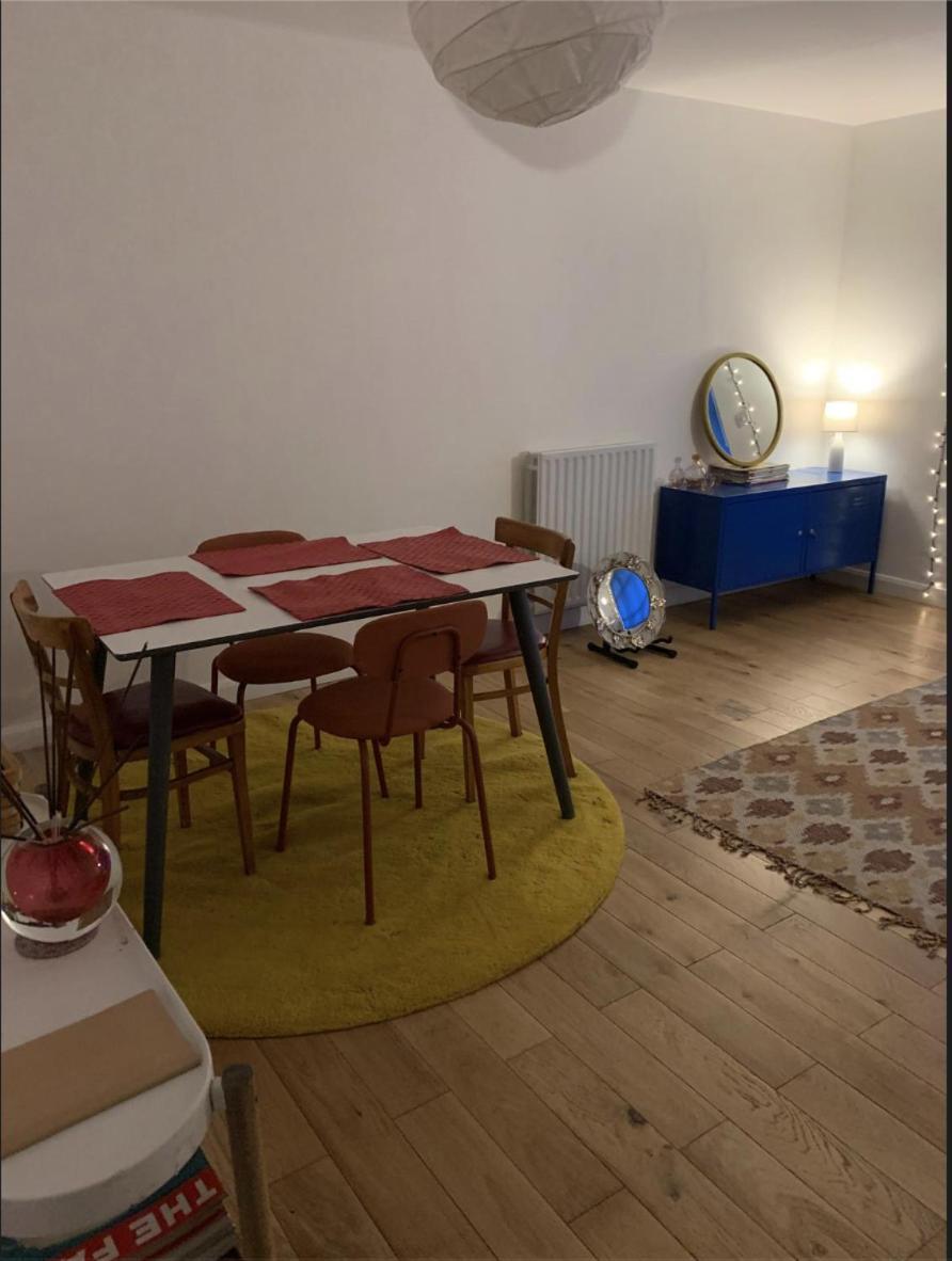 Apartamento East Two Bedroom With Private Patio - Entire Londres