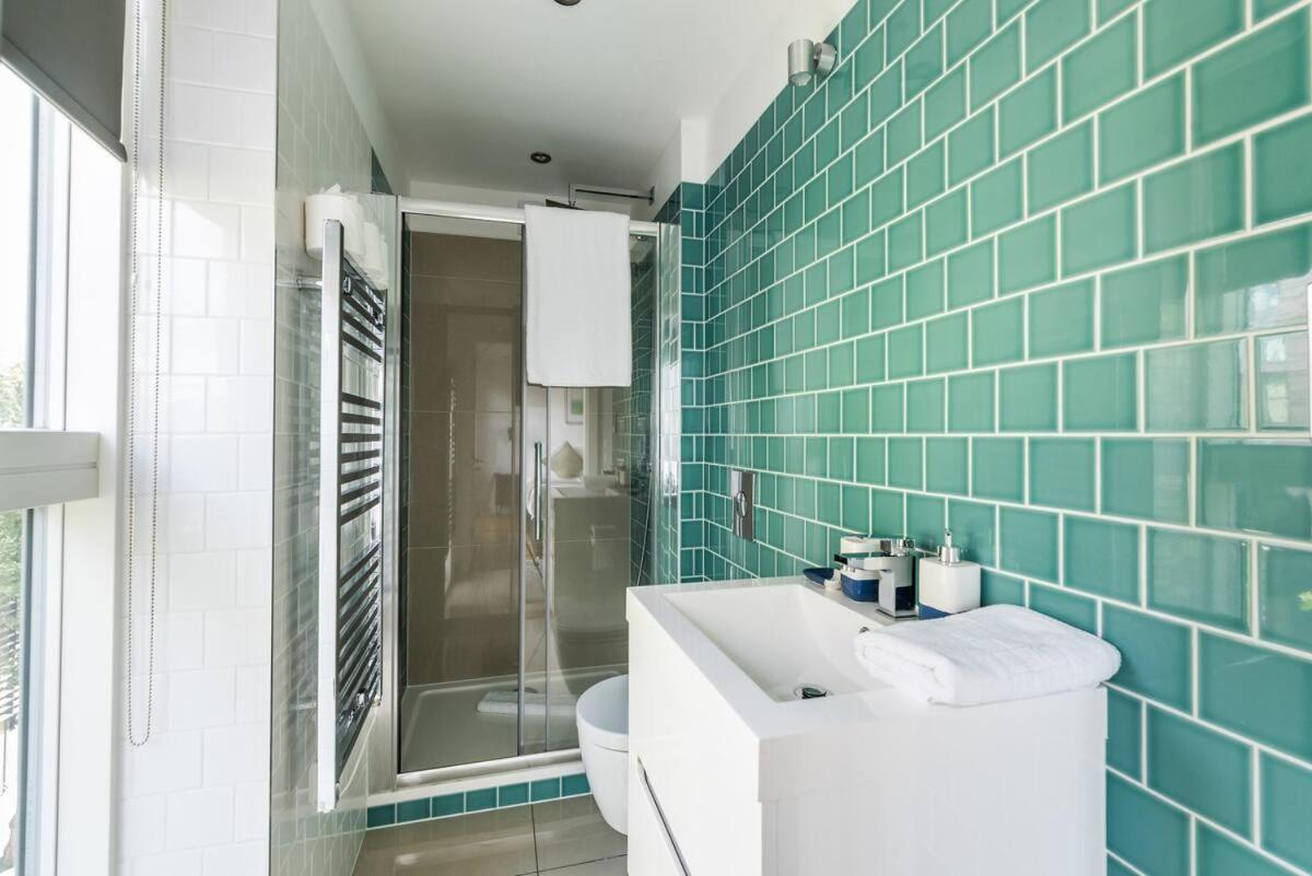 Split Level 3 Bedroom Floor Flat London