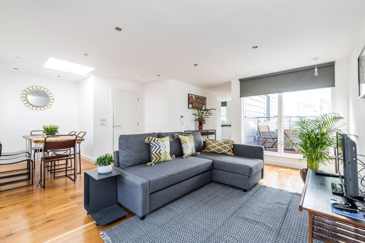 Apartment Split Level 3 Bedroom Floor Flat *