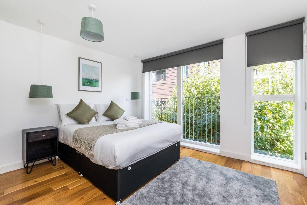 Split Level 3 Bedroom Floor Flat * London