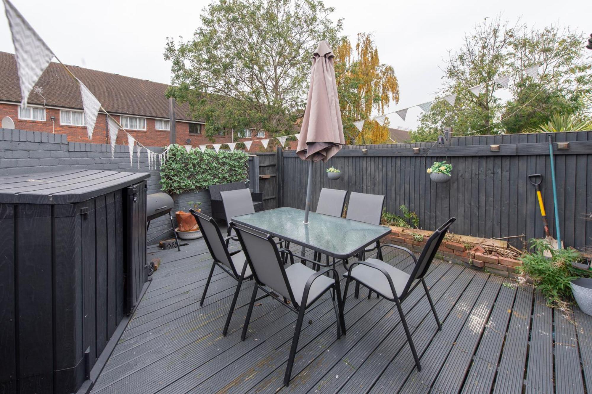 Peckham Large 2 Bath With Parking & Garden Apartment *