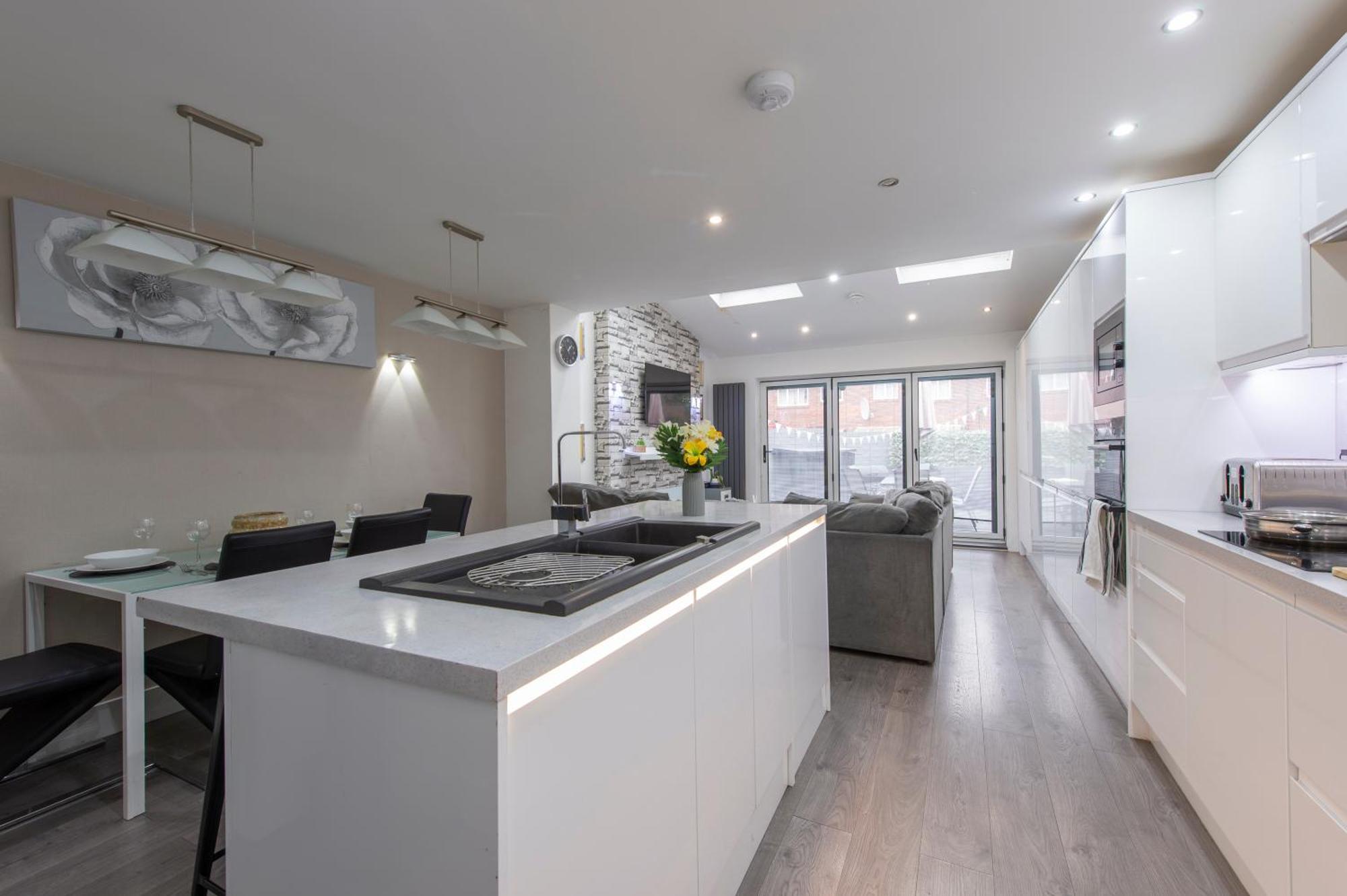 Peckham Large 2 Bath With Parking & Garden Apartment
