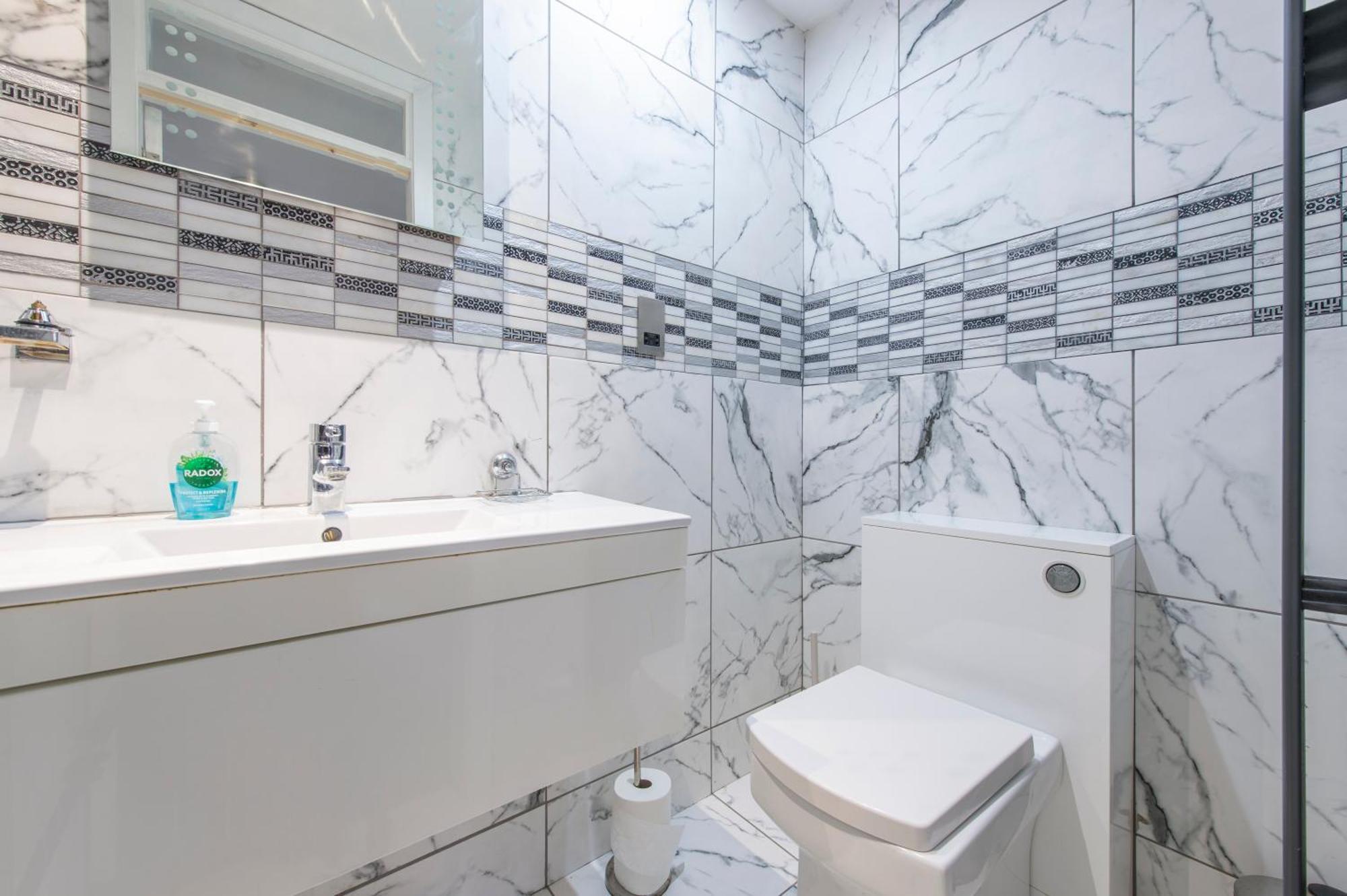 Peckham Large 2 Bath With Parking & Garden Apartment *