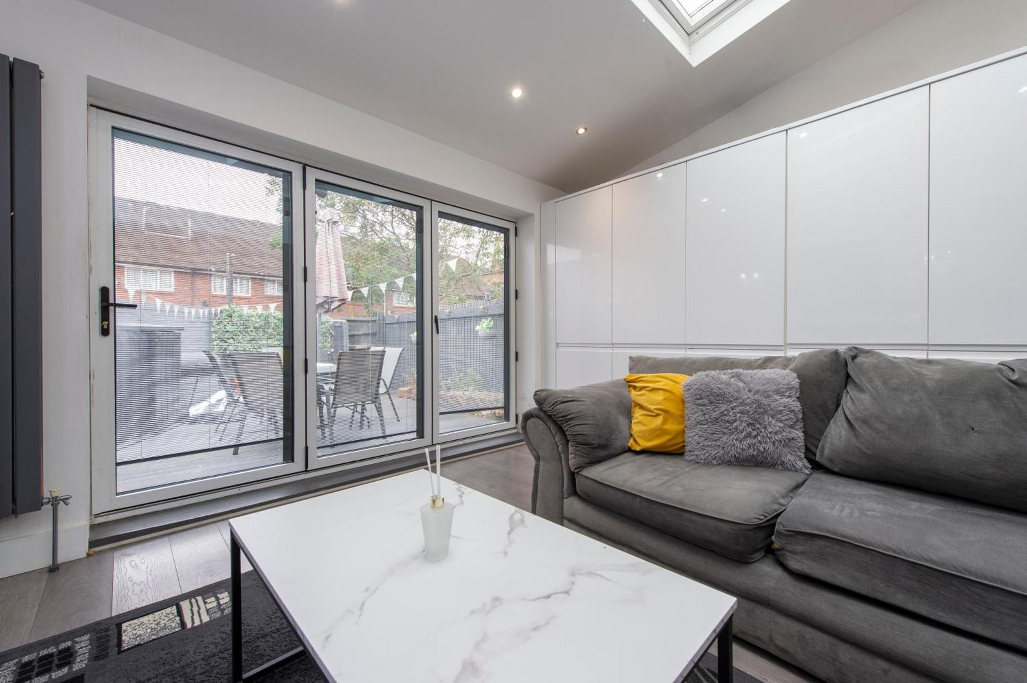 Peckham Large 2 Bath With Parking & Garden Apartment London