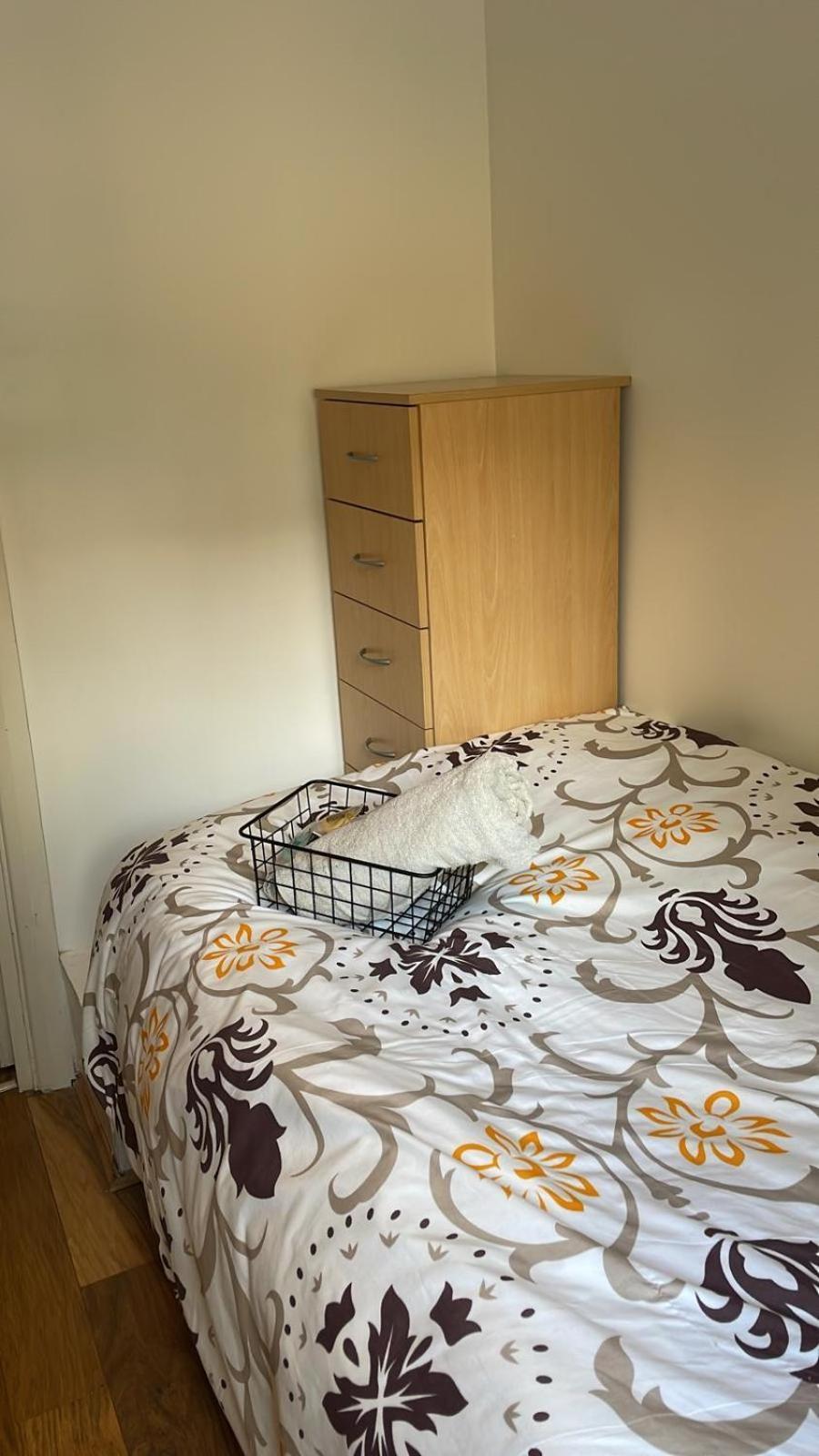 Guest house Single Refurbished Bedroom