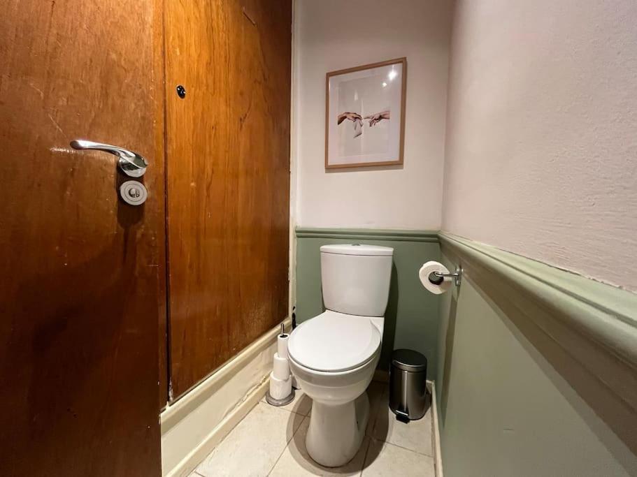 Spacious Flat Close To Elizabeth Line * London