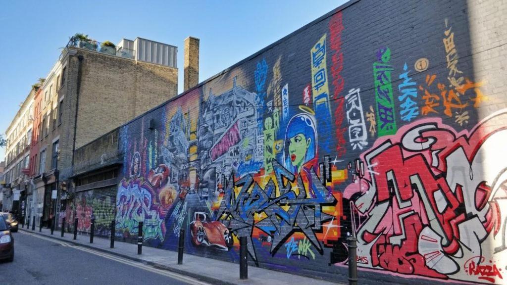The Heart Of Brick Lane, Sleeps 7! Holiday home London