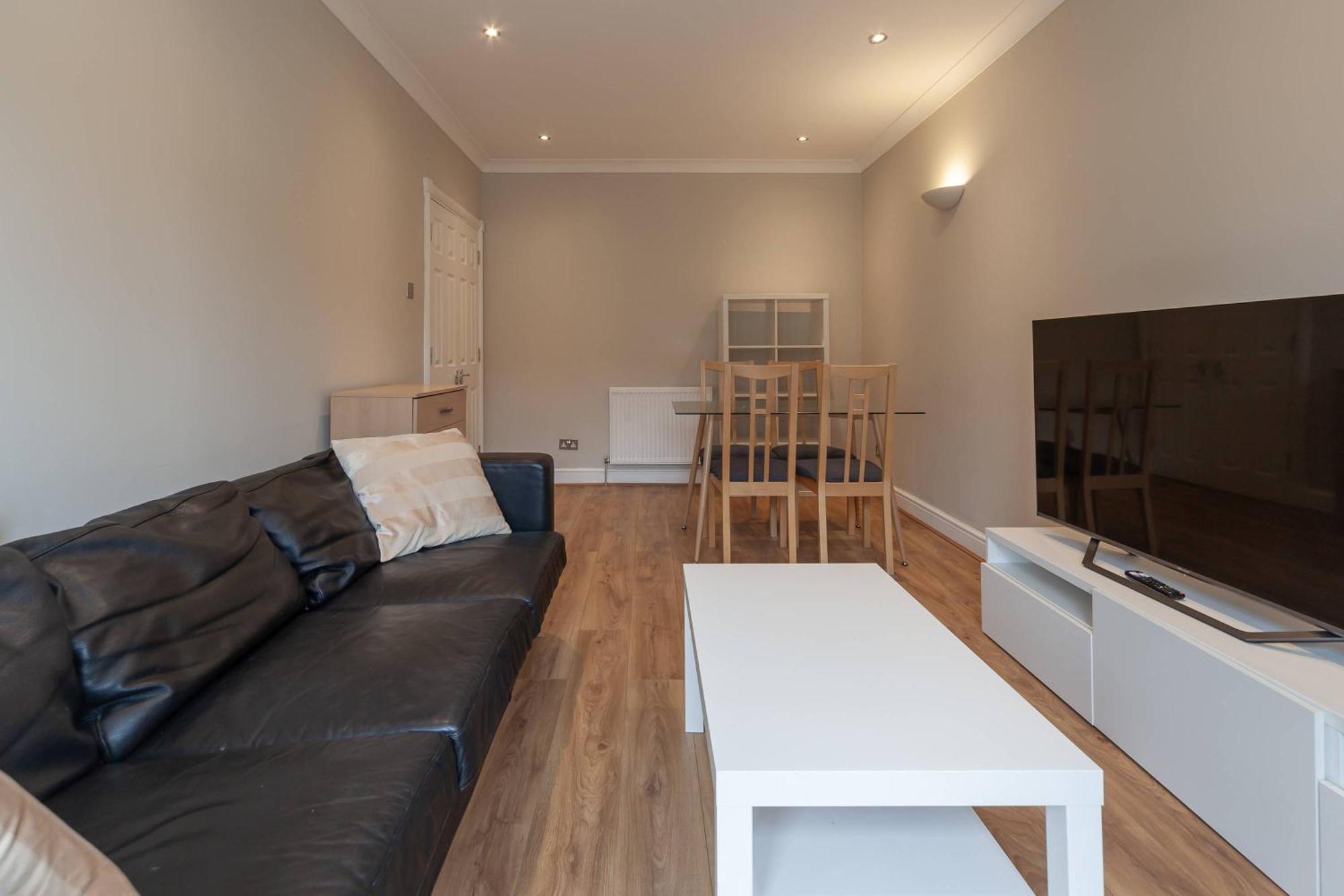 Spacious And Bright 2 Bed Tower Bridge Apartment London