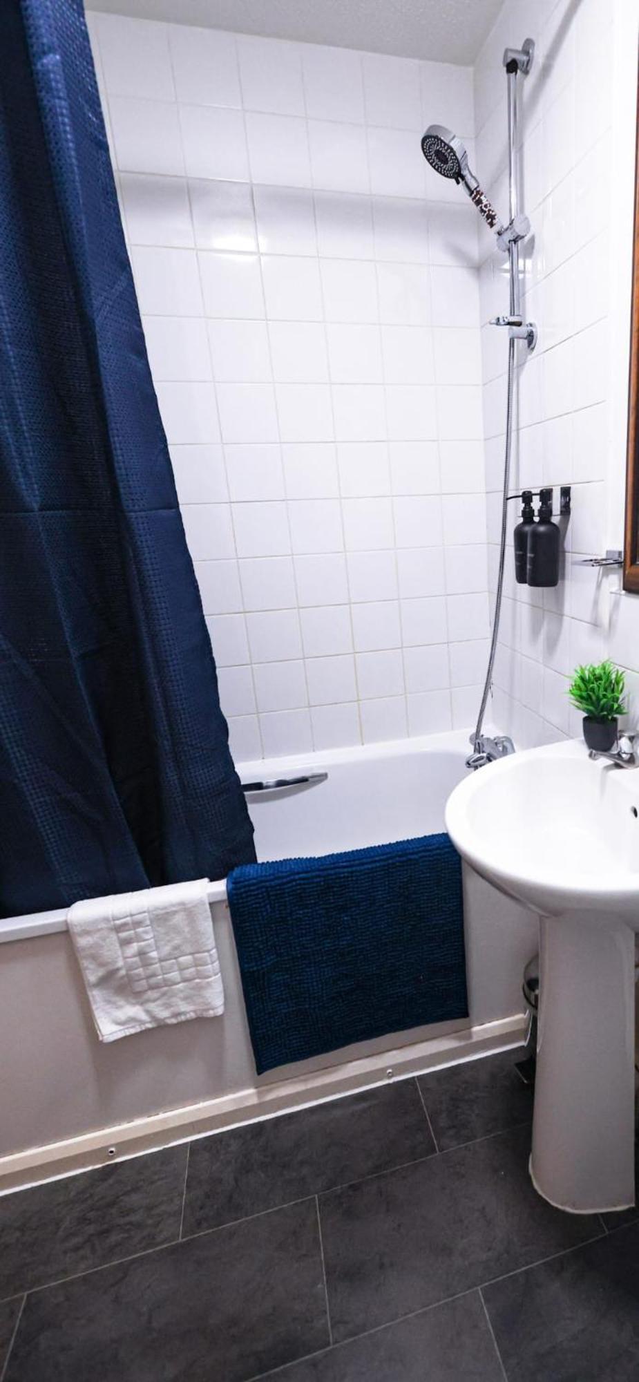 The Heart Of Brick Lane, Sleeps 7! Holiday home *