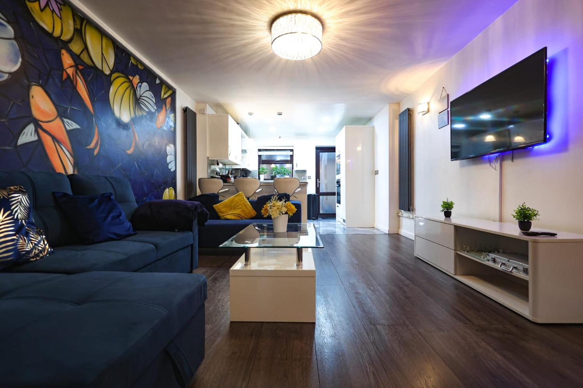 The Heart Of Brick Lane, Sleeps 7! Holiday home *