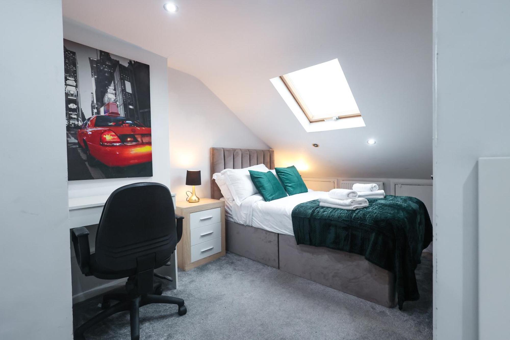 The Heart Of Brick Lane, Sleeps 7! Holiday home *