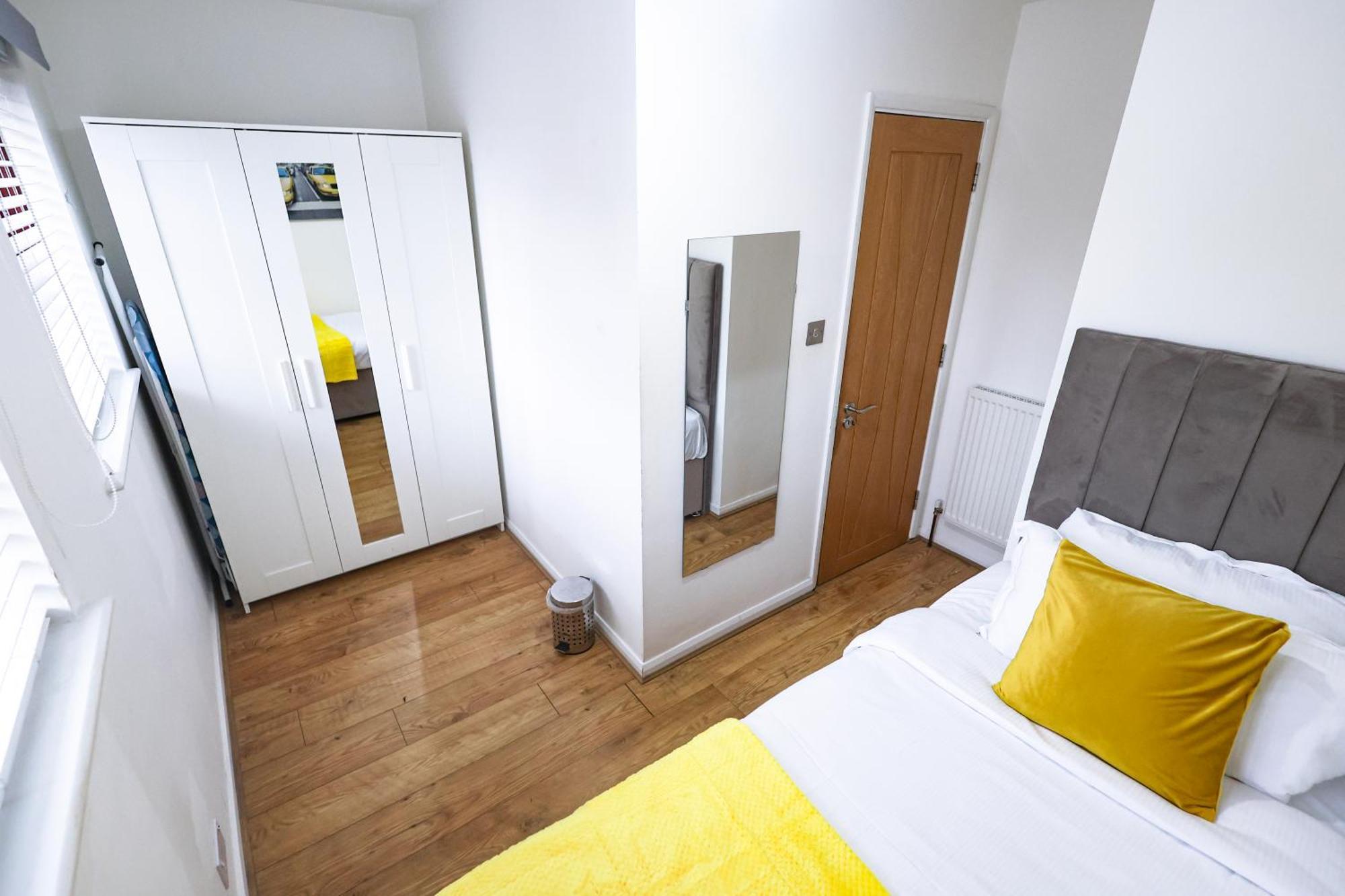 The Heart Of Brick Lane, Sleeps 7! * London
