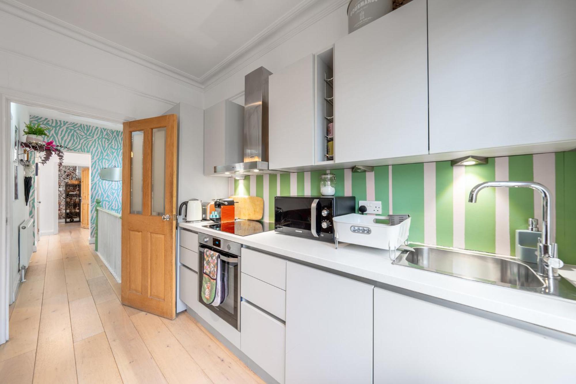 Claremont House 4br - * London