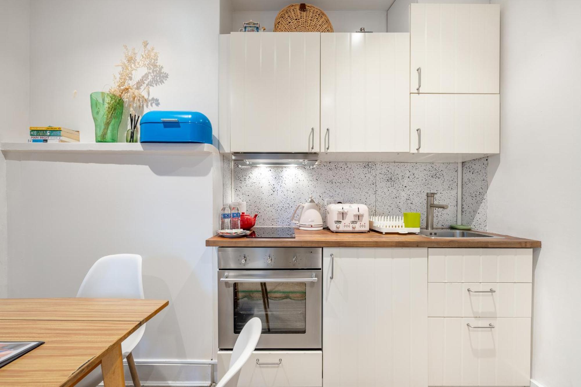 Claremont House 4br - *