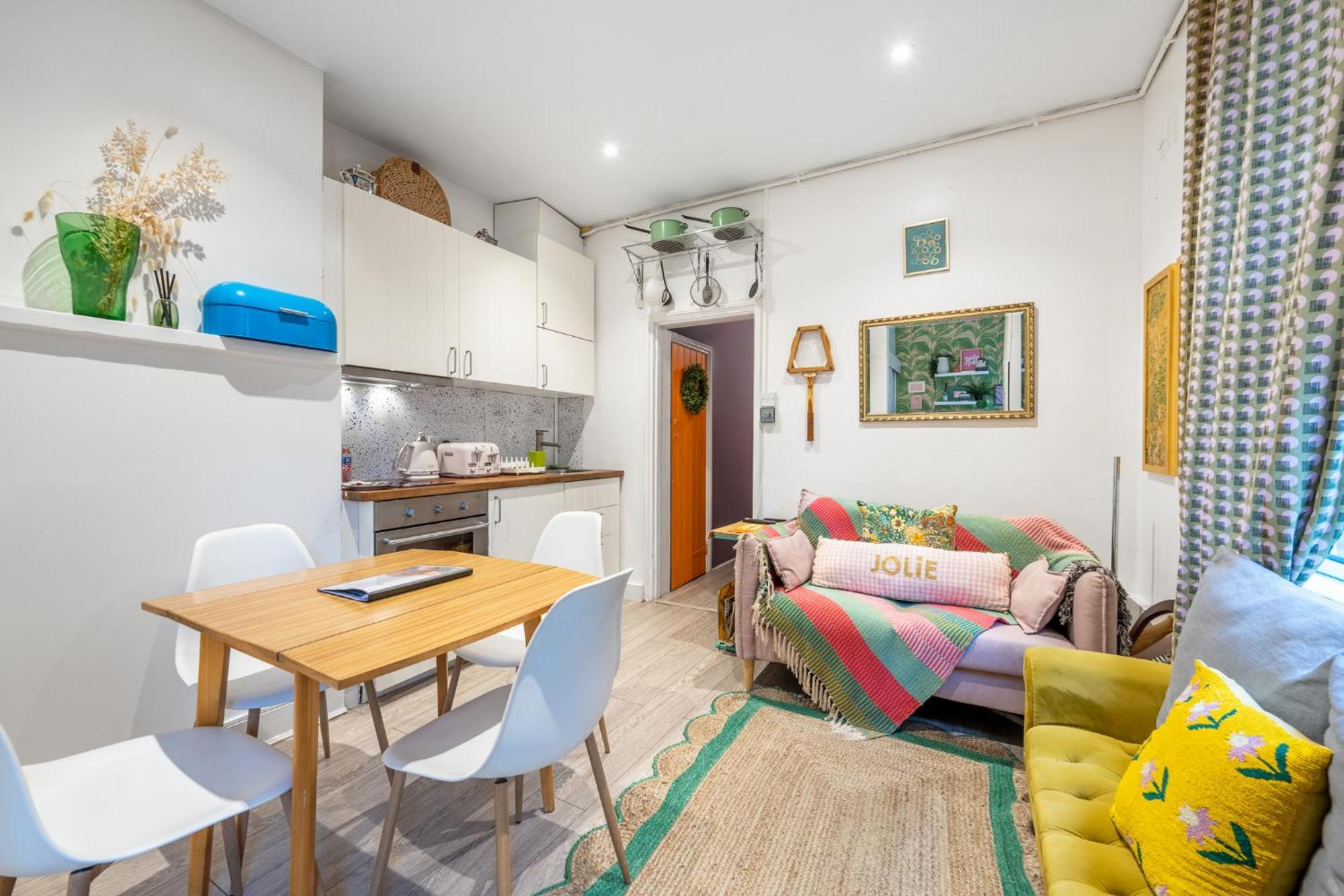 Claremont House 4br - Holiday home