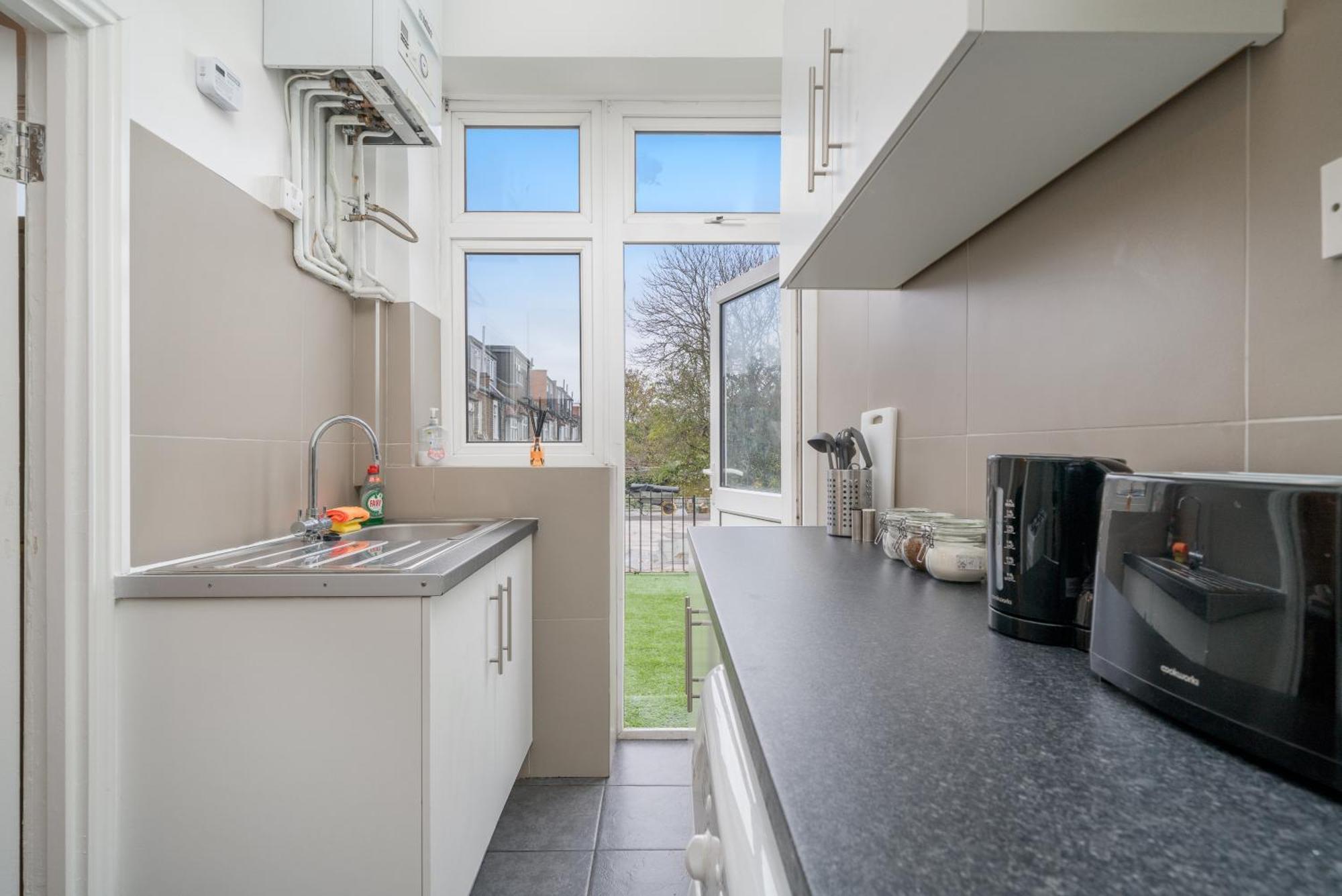 The Tooting Bec Hideaway - Prime Location