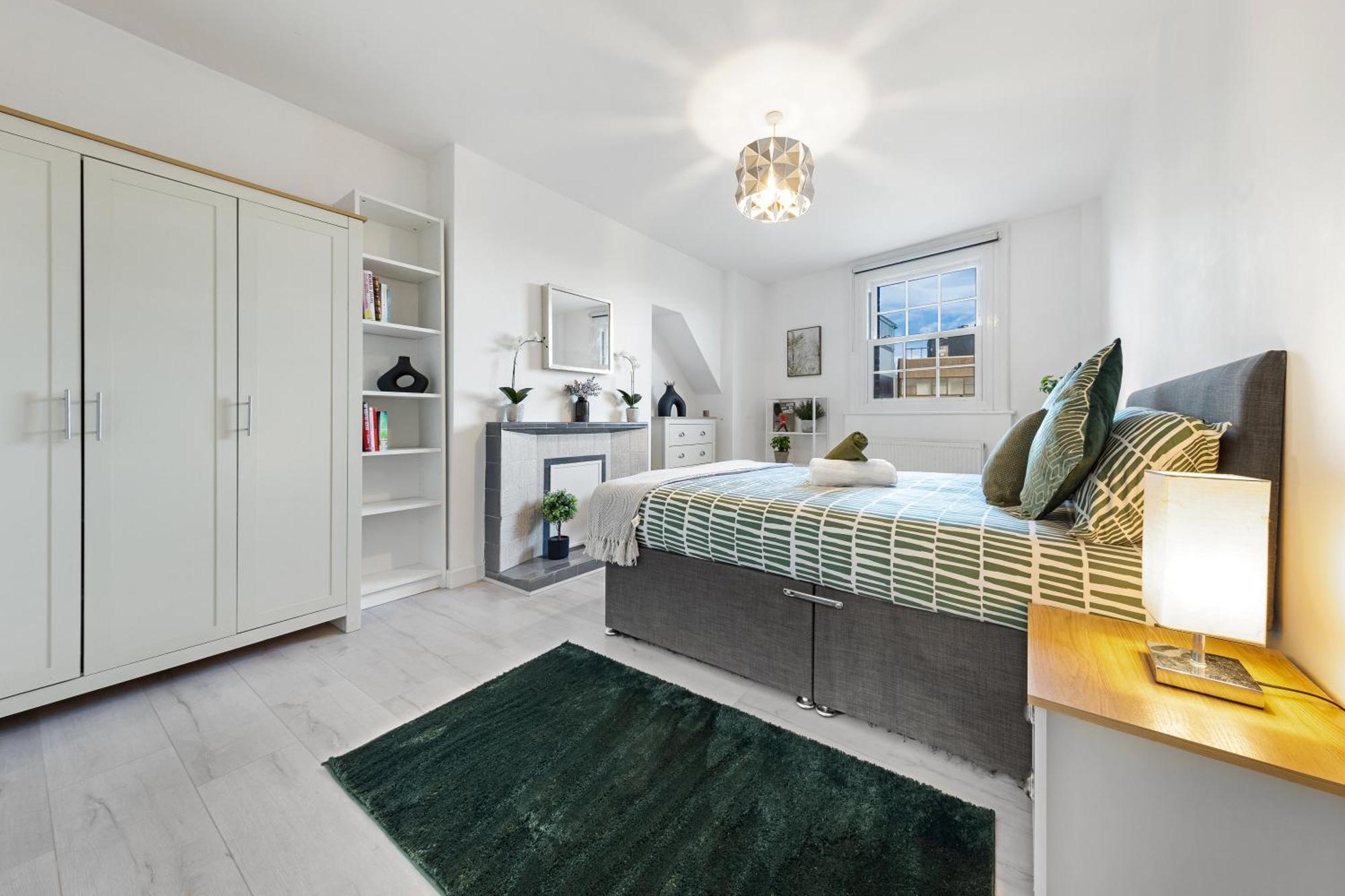 Four-bedroom Luxury Living - Westminster & Vauxhall Apartamento