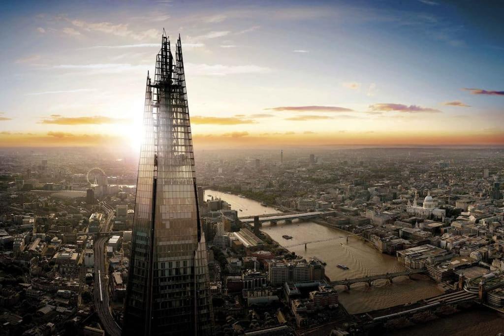 Large Duplex Flat At Bridge London