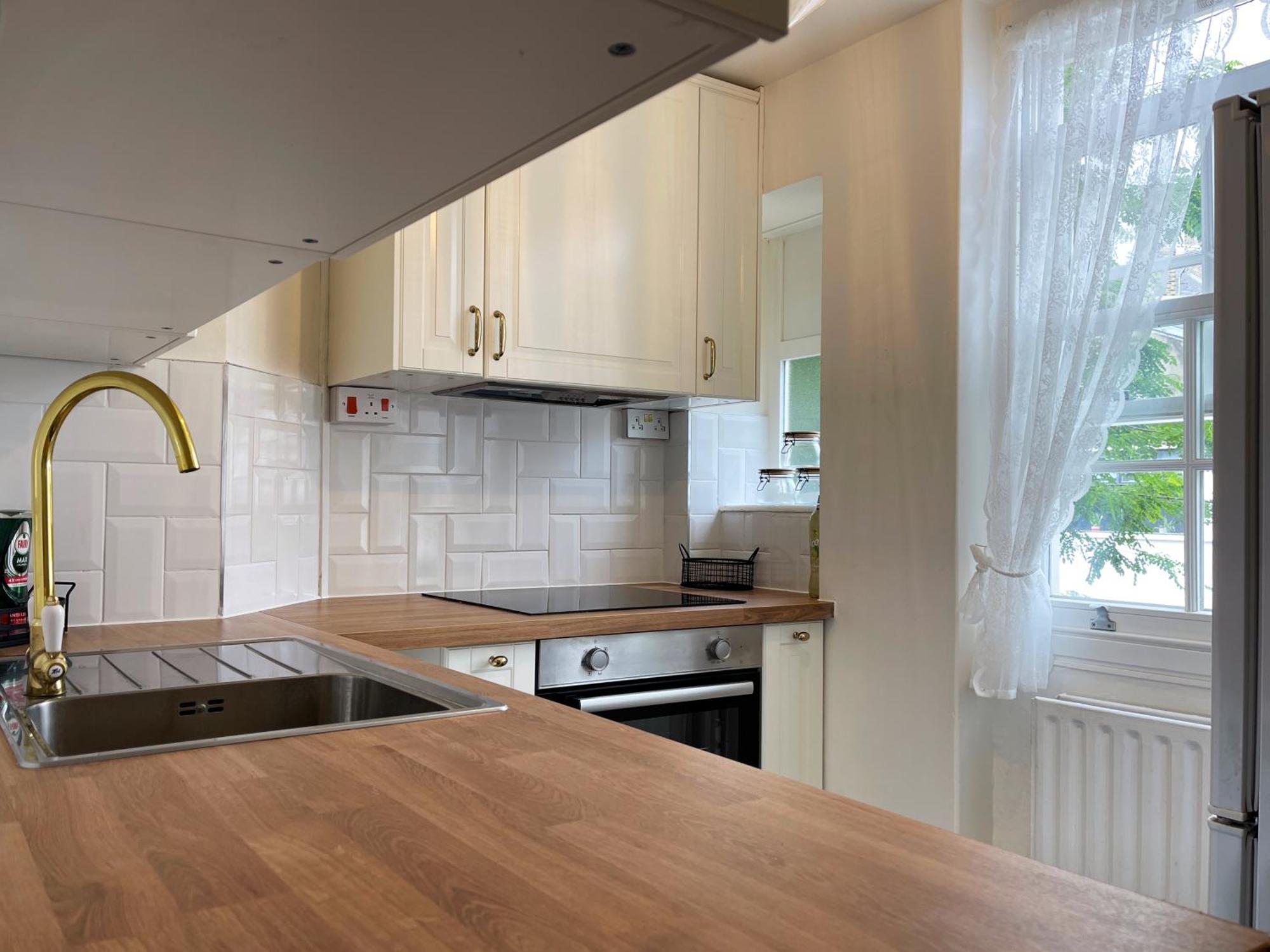 Harper's Place Near Kings Cross - 2 Double Beds, 1 Sofa Bed, Great Location, Ideal For Families Apartment