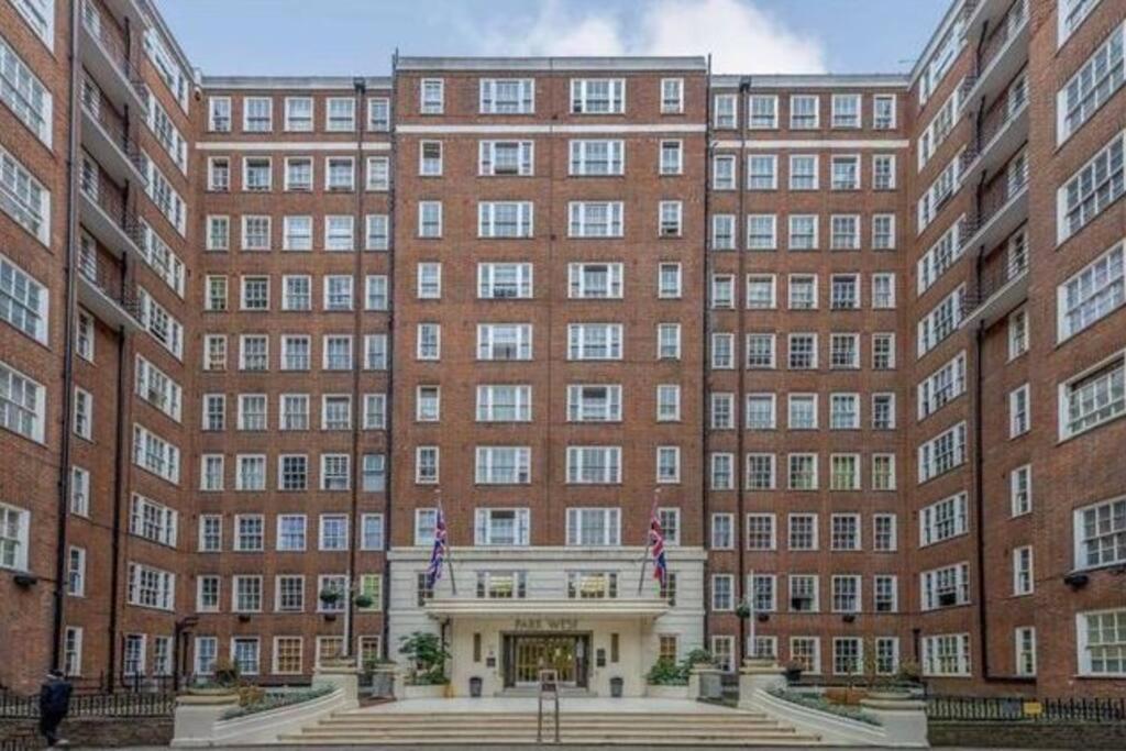Spacious 3 Bedroom Flat In The Heart Of * London