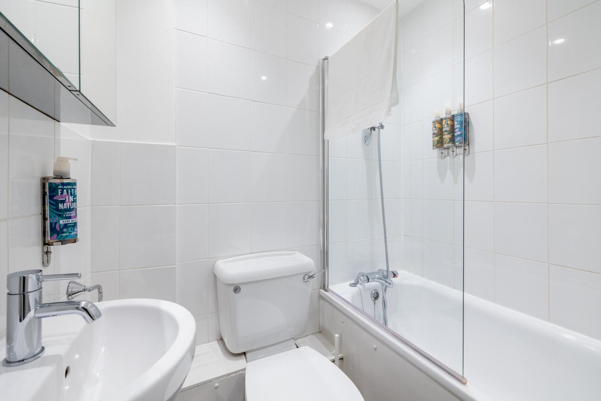Kula - Victoria Apartment London