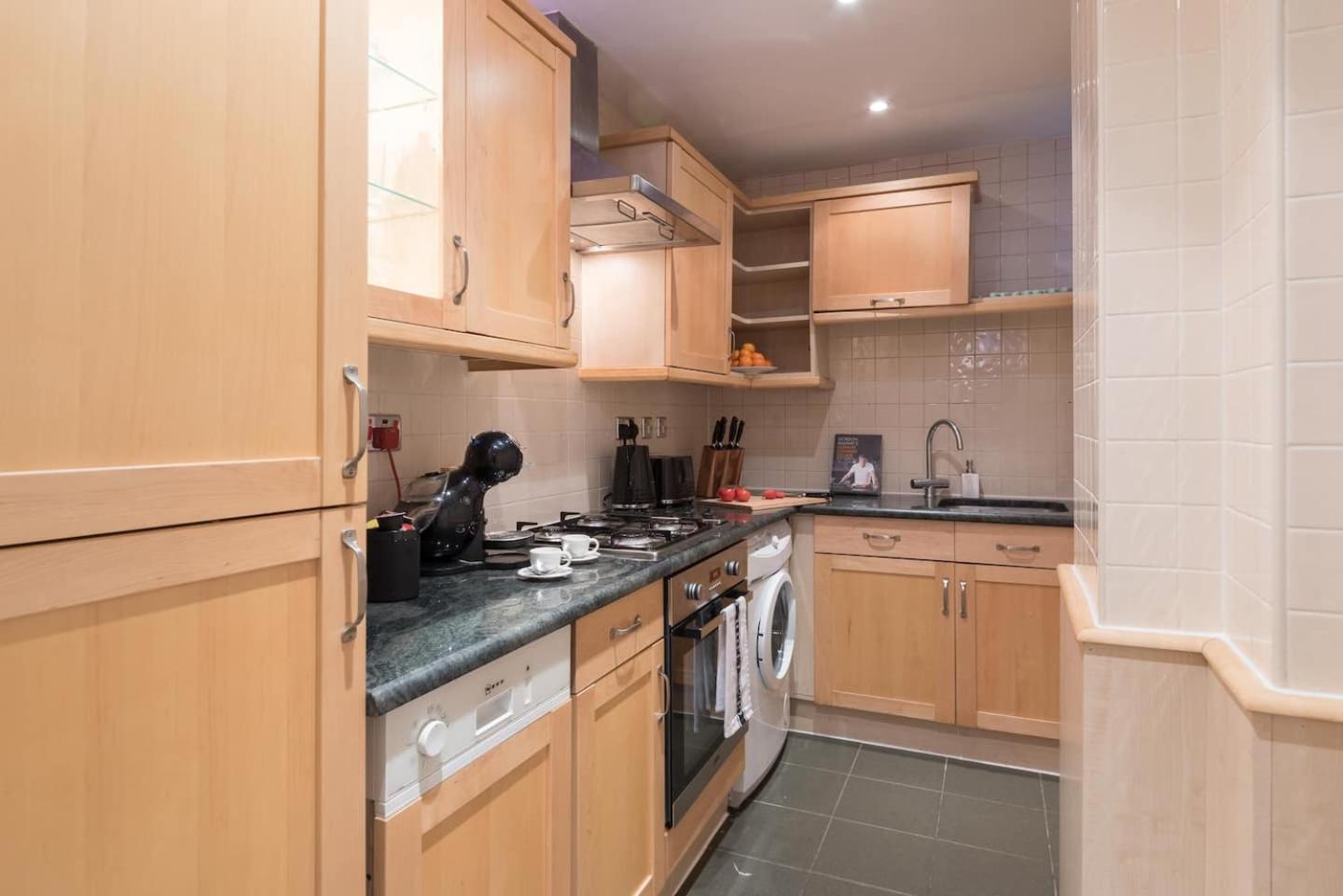 Spacious 1 Bed Sloane Square Apartment London