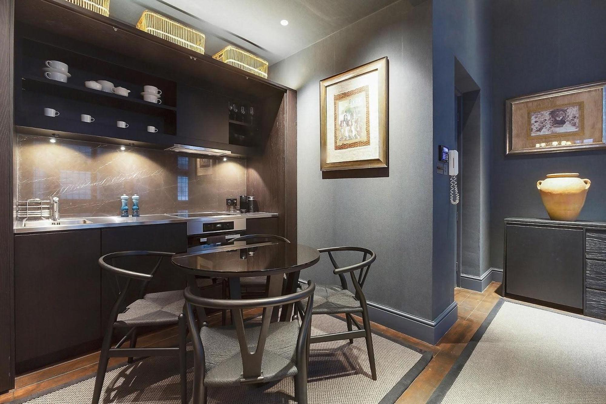 Cadogan Square I Apartment London