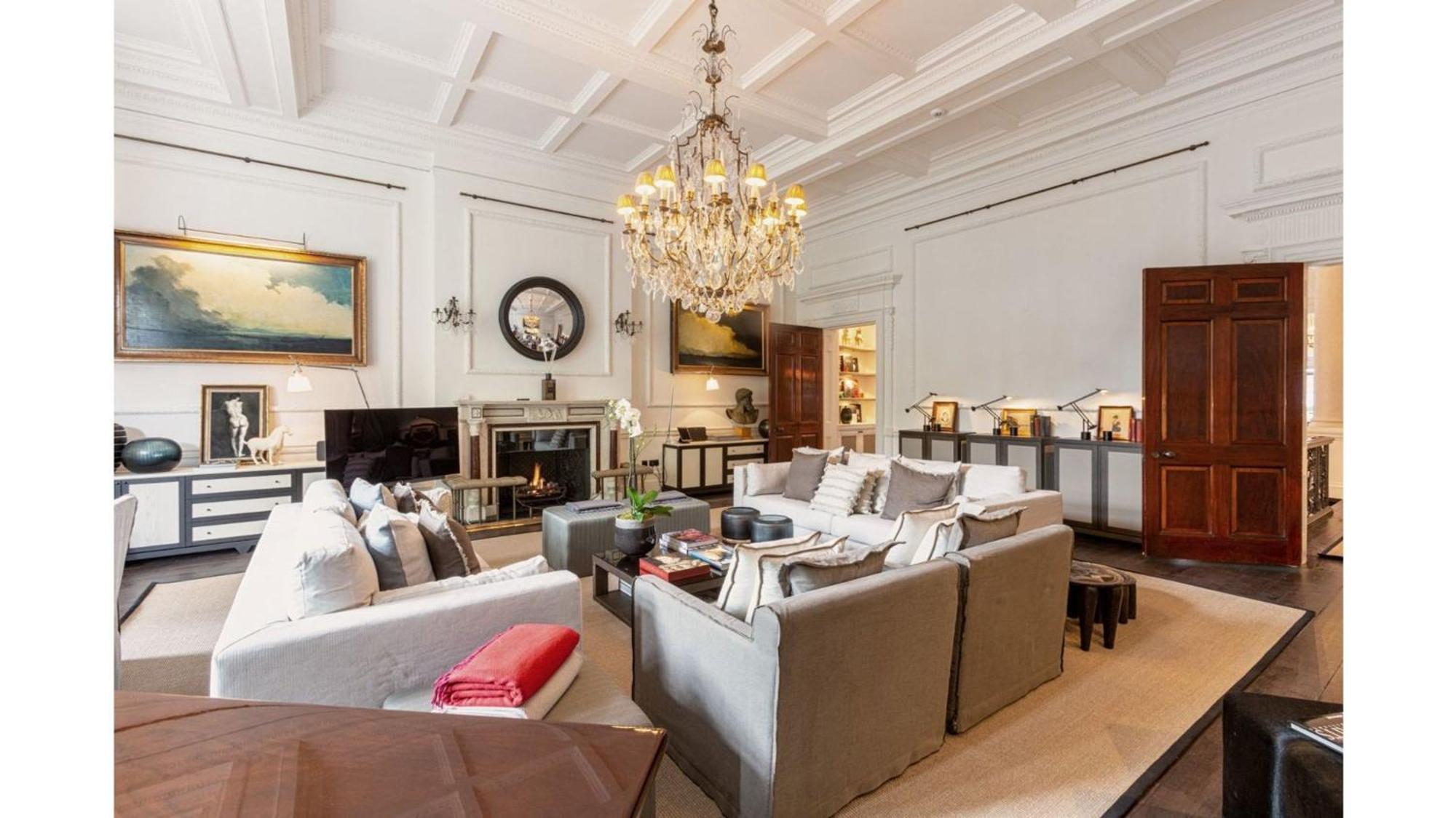 Cadogan Square I Apartment