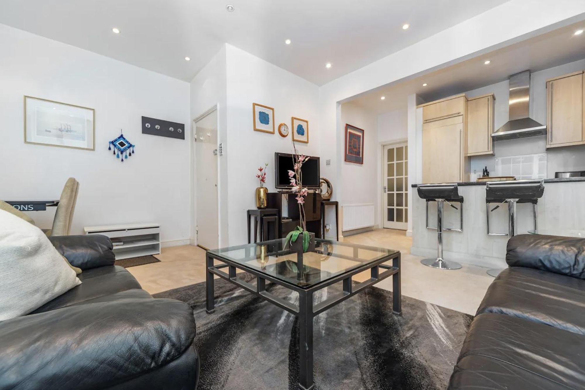 Spacious Knightsbridge Flat