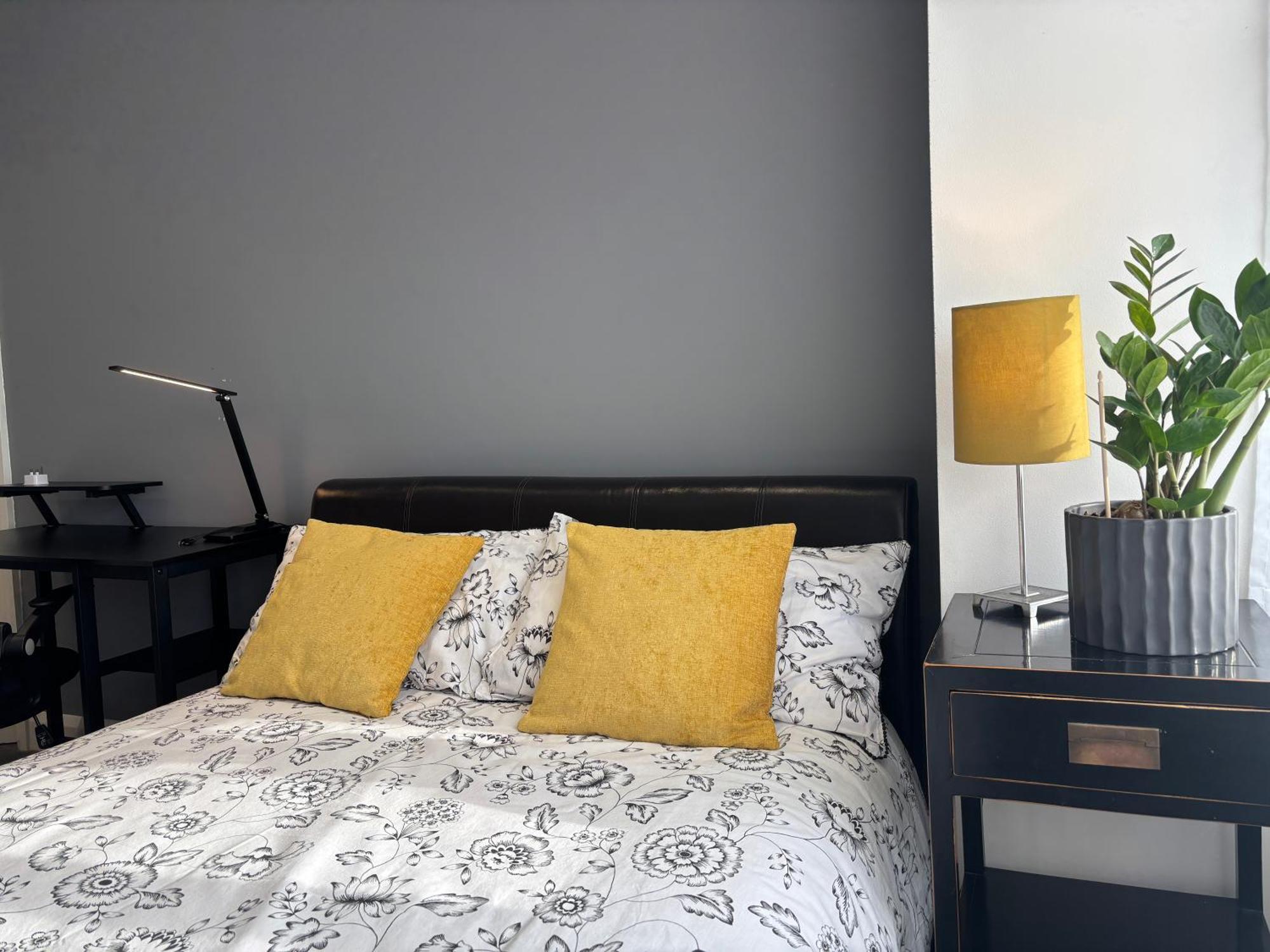 Entire House Floor Perfect For Couples & Freelancers - Available For Single Too Pensión Londres