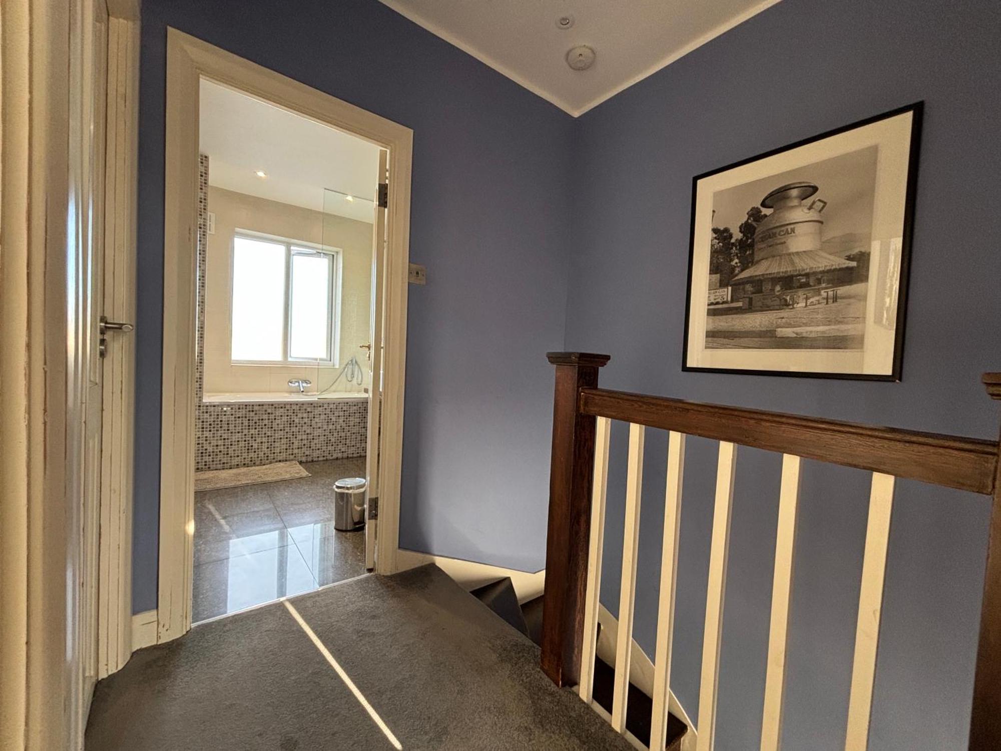 Entire House Floor Perfect For Couples & Freelancers - Available For Single Too * Londres