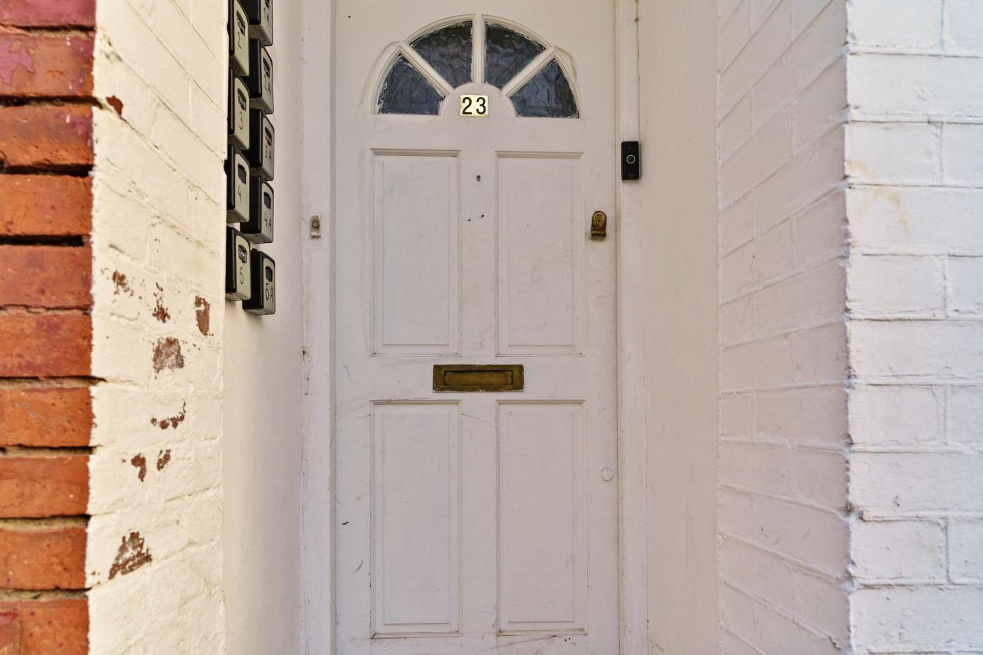 Gasthuis Modern Studio By Livestay Short Lets & Serviced Londen