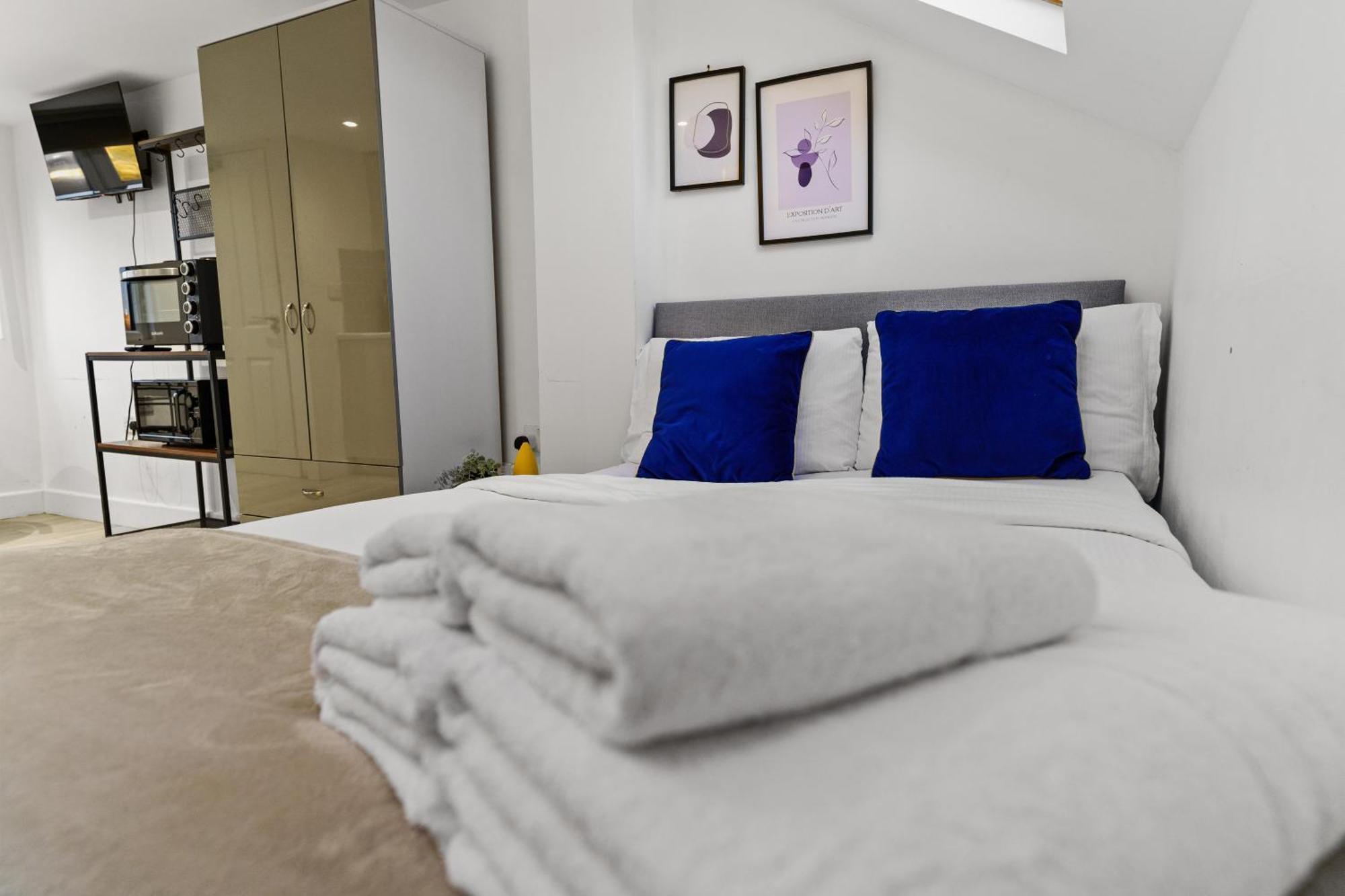 Modern Studio By Livestay Short Lets & Serviced * Londen