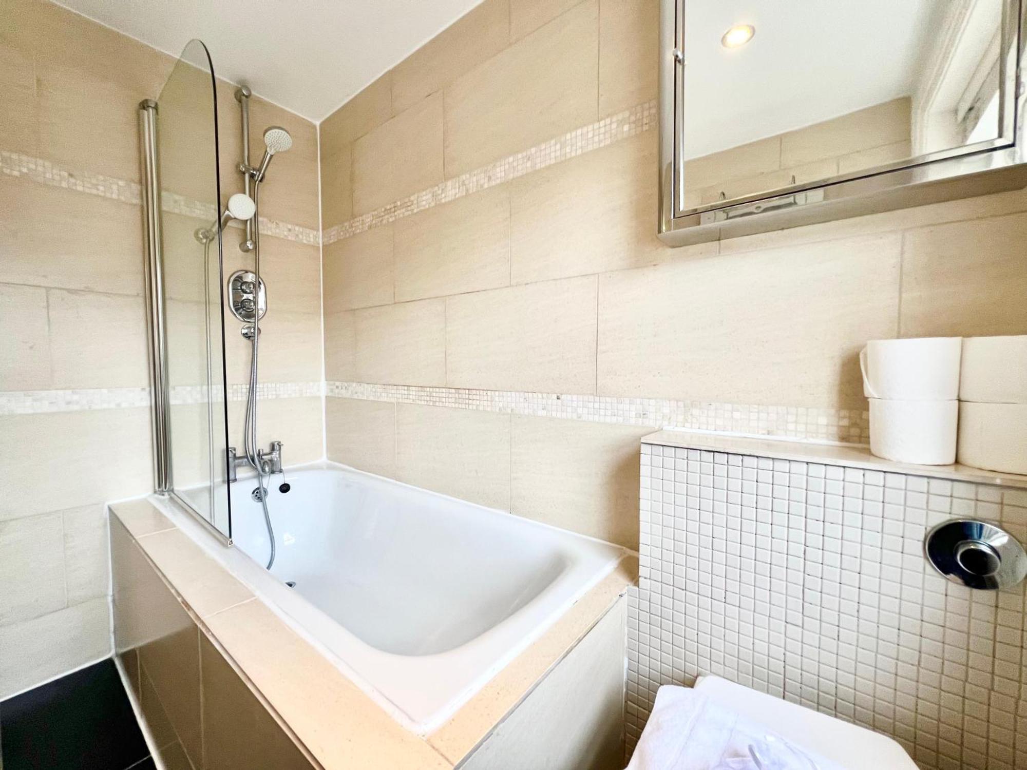 Hyde Park - 1 Bed - B * London