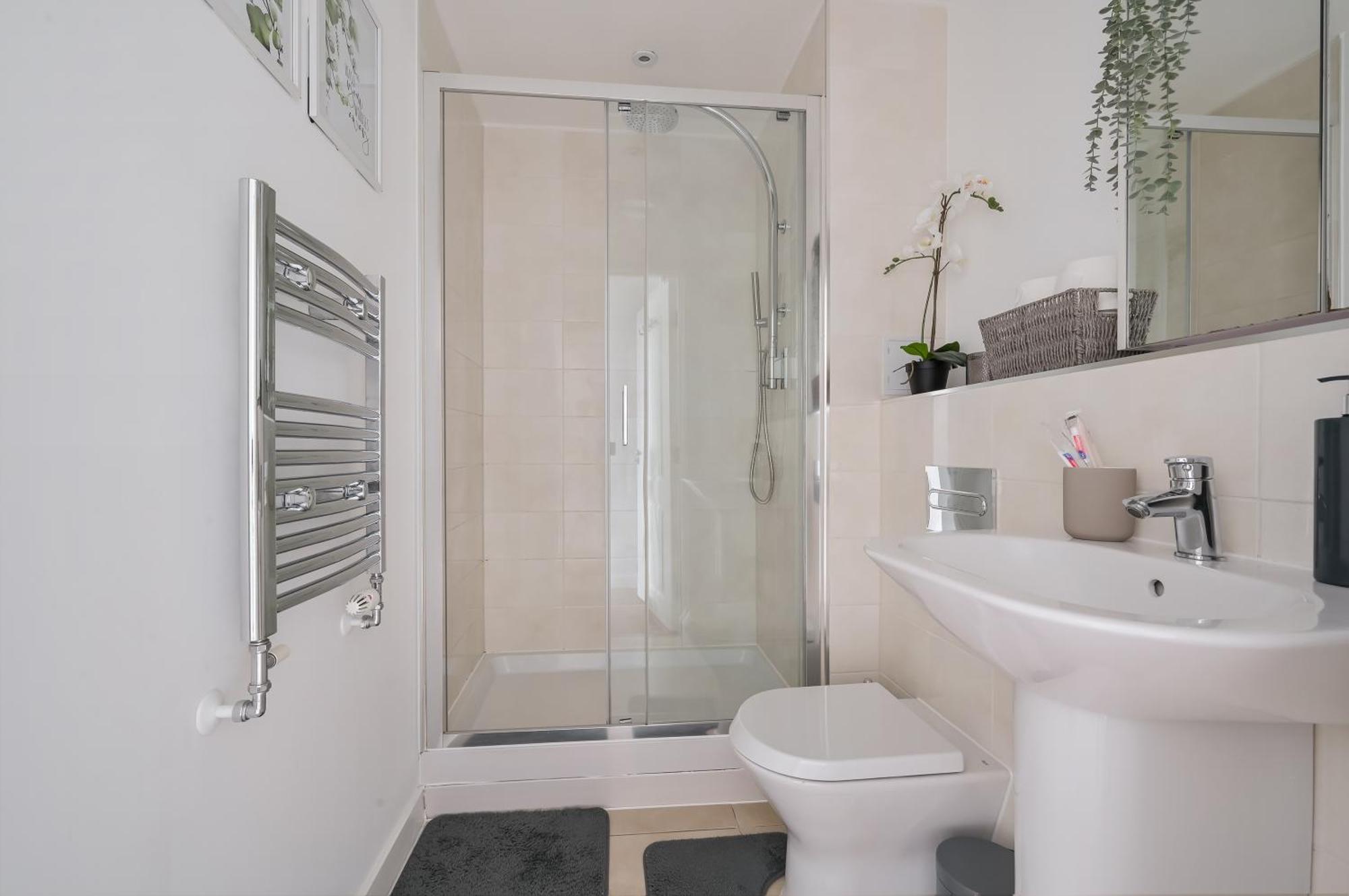 Canary Chic 2 Bedroom With Marina Views Apartment *