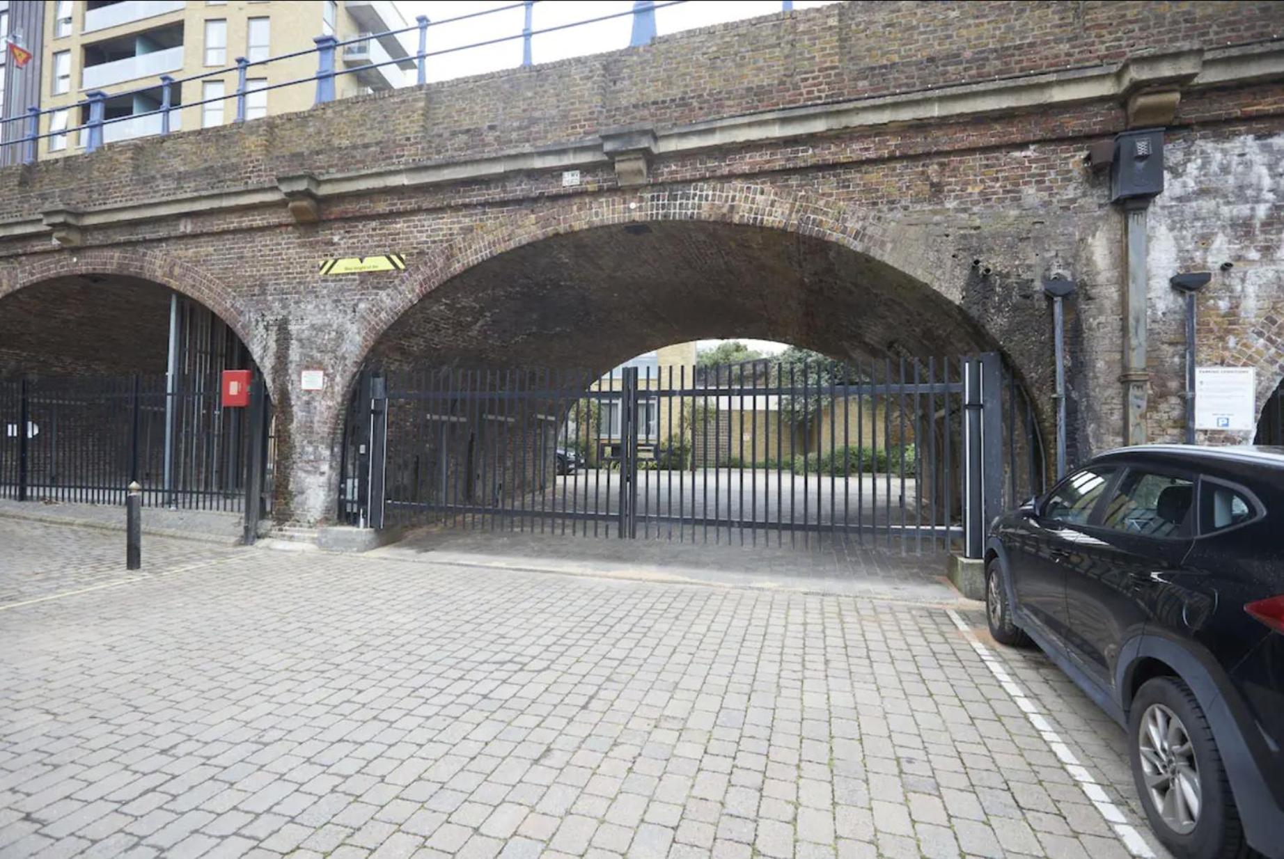 Apartment Canary Chic 2 Bedroom With Marina Views London