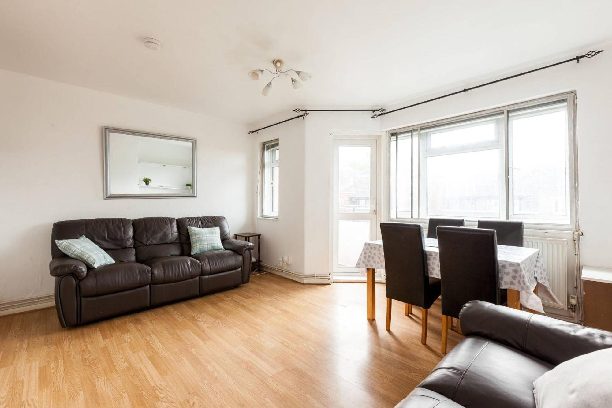 2 Bedroom Flat In Good Value Location