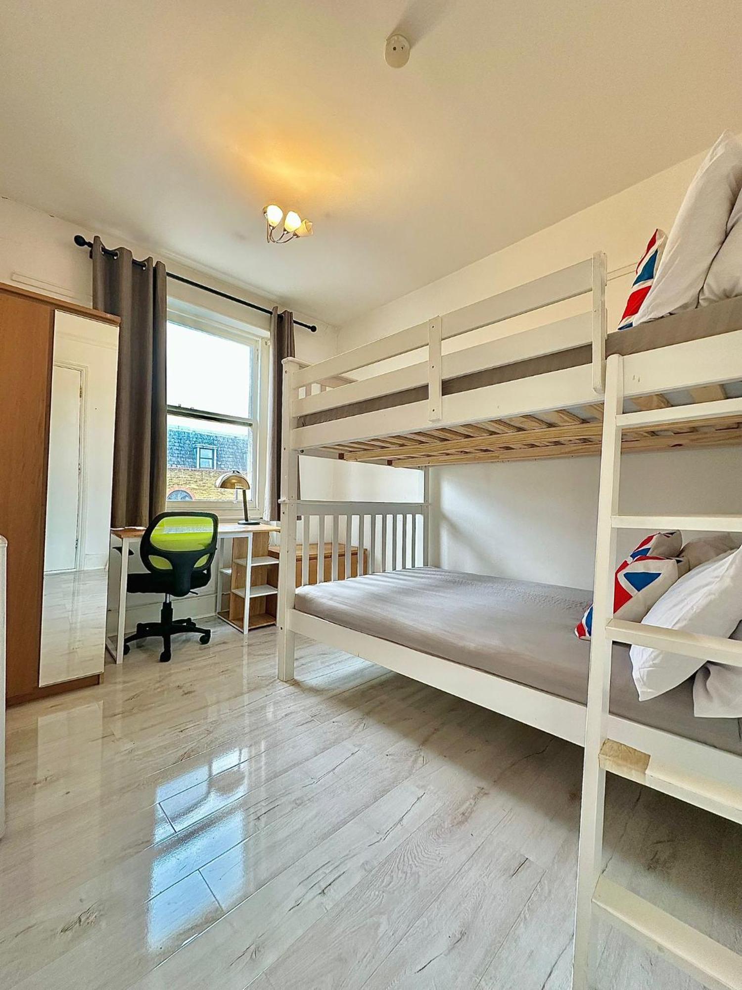 Guest house 81 London