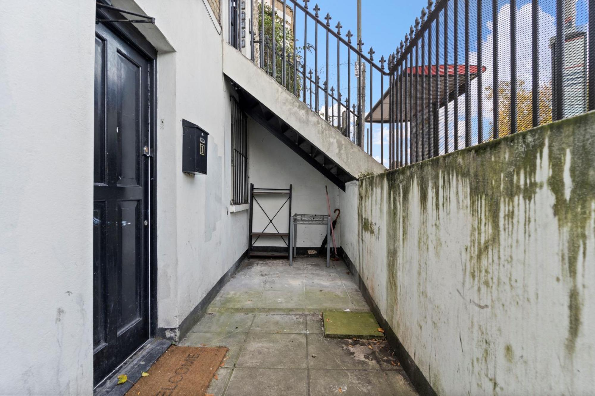 Apartment Affordable One Bedroom & In London