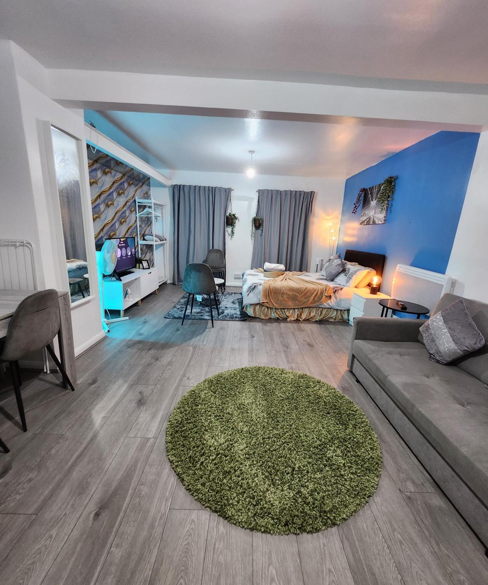New Deluxe Apt-2 Apartment London