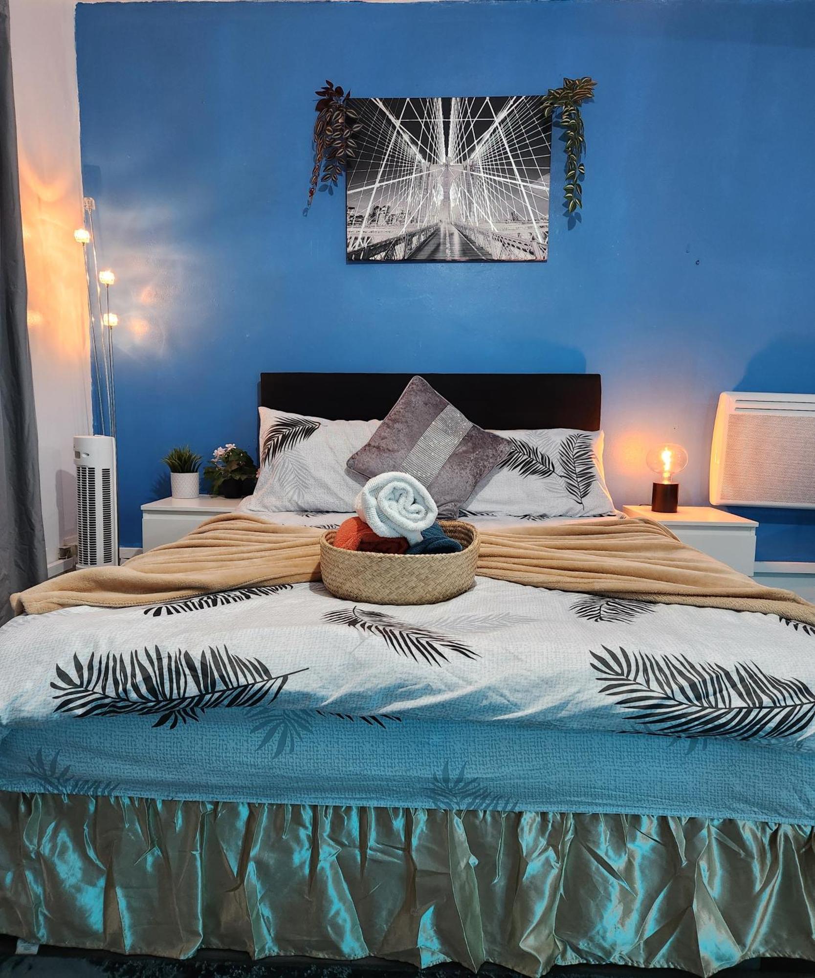 New Deluxe Apt-2 *
