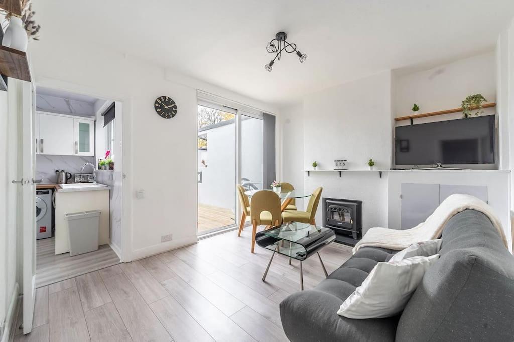 Charming And Cosy 1- Bedroom Flat Wembley Apartment
