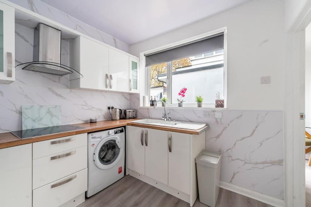 Charming And Cosy 1- Bedroom Flat Wembley Apartment *