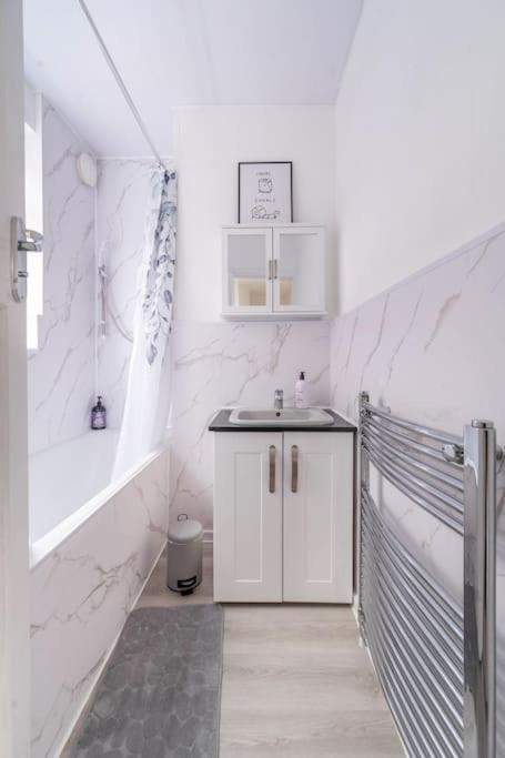 Charming And Cosy 1- Bedroom Flat Wembley Apartment London