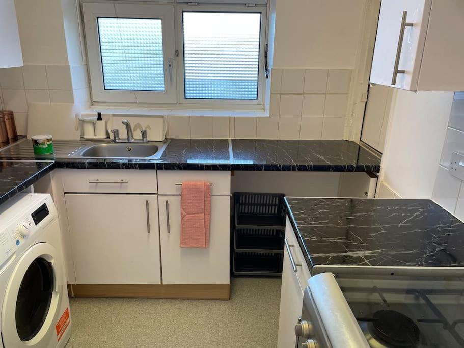Lovely Comfortable Near Canarywhaflondoncity Londen