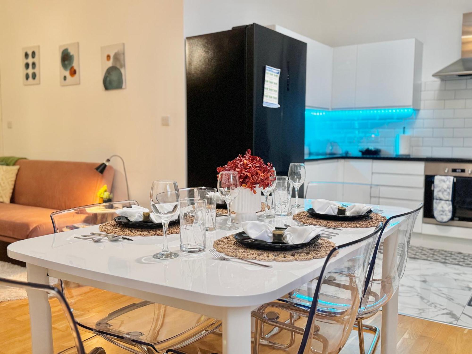 Apartment Modern 1-bed 30min To & Parking *