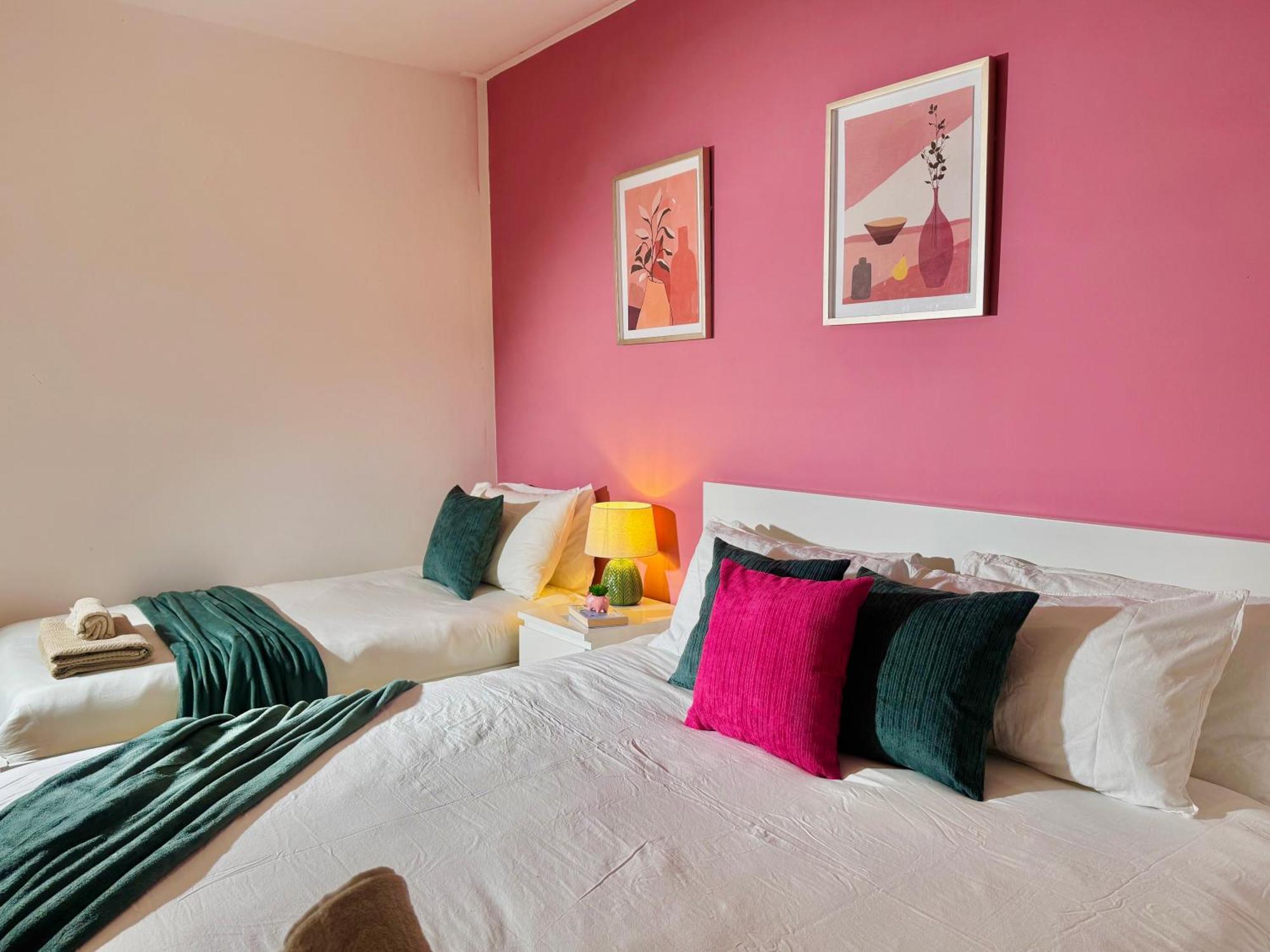 Apartment Modern 1-bed 30min To & Parking London