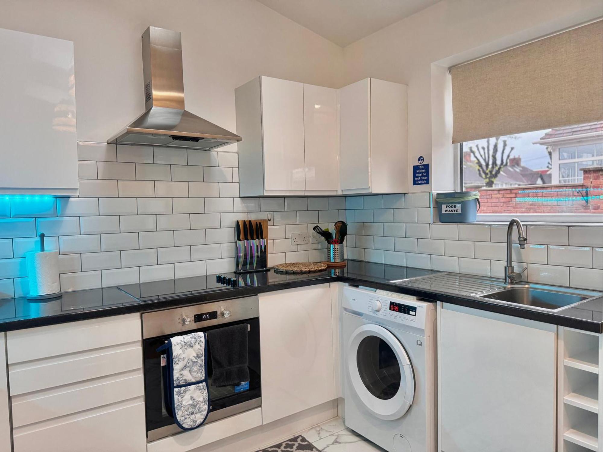 Apartment Modern 1-bed 30min To & Parking *