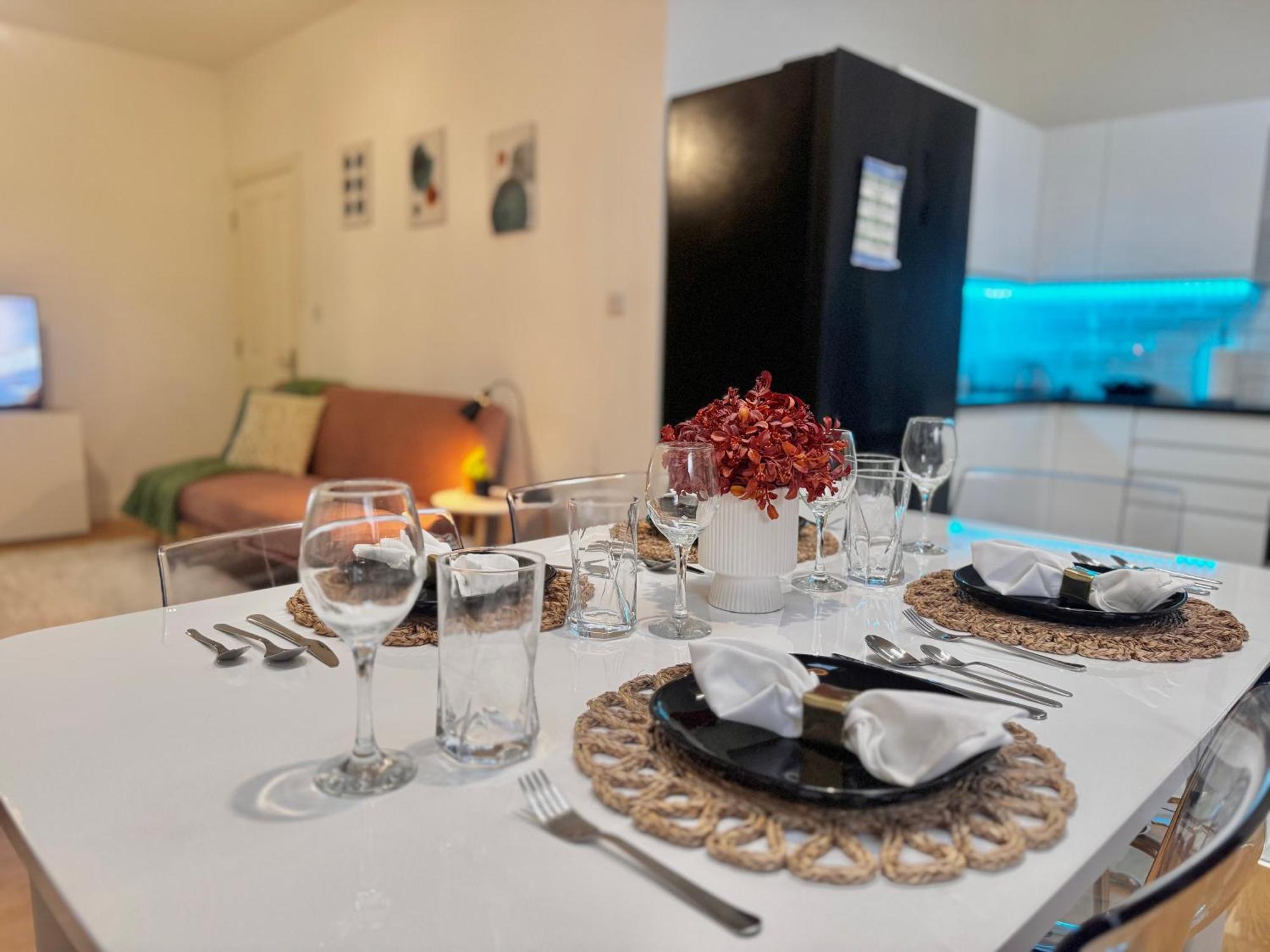 Apartment Modern 1-bed 30min To & Parking
